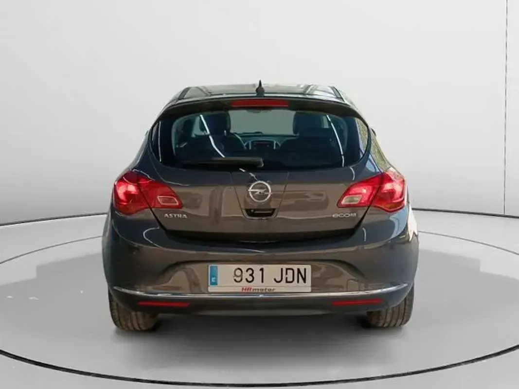 Usado Opel Astra Selective 110 CV (80 kW) 2015 Gris Utilitario