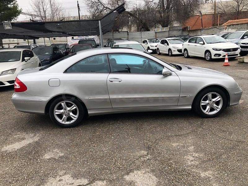 Usado Mercedes CLK200 Avantgarde 163 CV (119 kW) 2004 Gris / plata Coupe