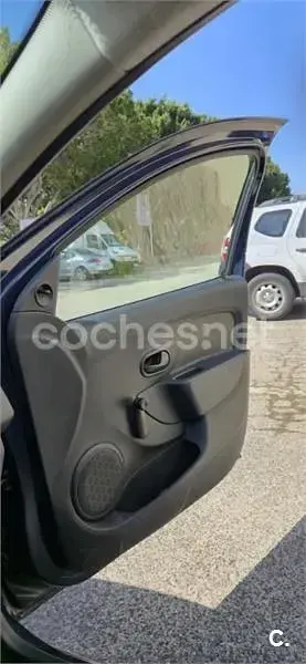 Usado Dacia Sandero Base 73 CV (53 kW) 2017 Azul Berlina