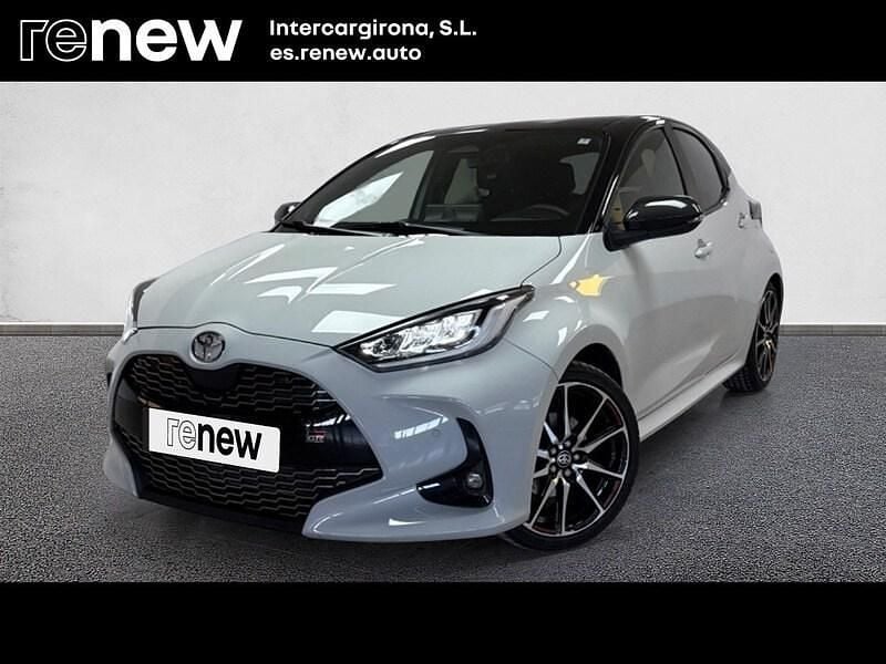 Gris Usado 2024 Toyota Yaris Hybrid Sport Berlina | 23.553 € (Precio justo) - Imagen 1/4