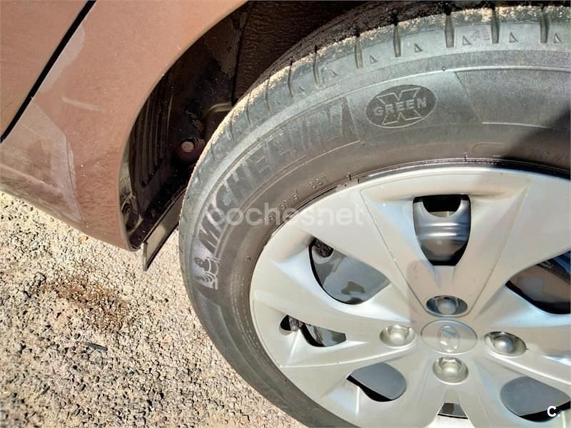 Usado Hyundai i20 84 CV (61 kW) 2016 Marrón Berlina