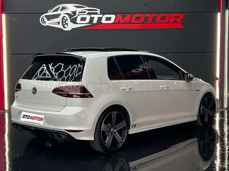 Usado VW Golf VII R 300 CV (220 kW) 2016 Blanco Berlina
