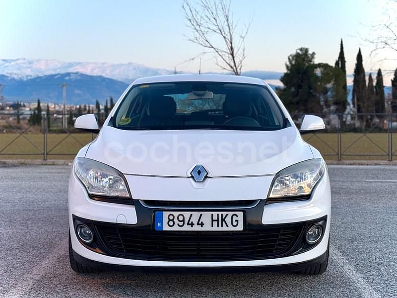 Usado Renault Mégane Dynamique 110 CV (80 kW) 2012 Blanco Berlina