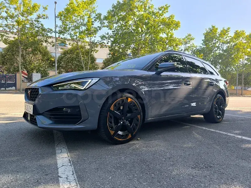 Usado Cupra Leon 245 CV (180 kW) 2020 Gris / plata Familiar