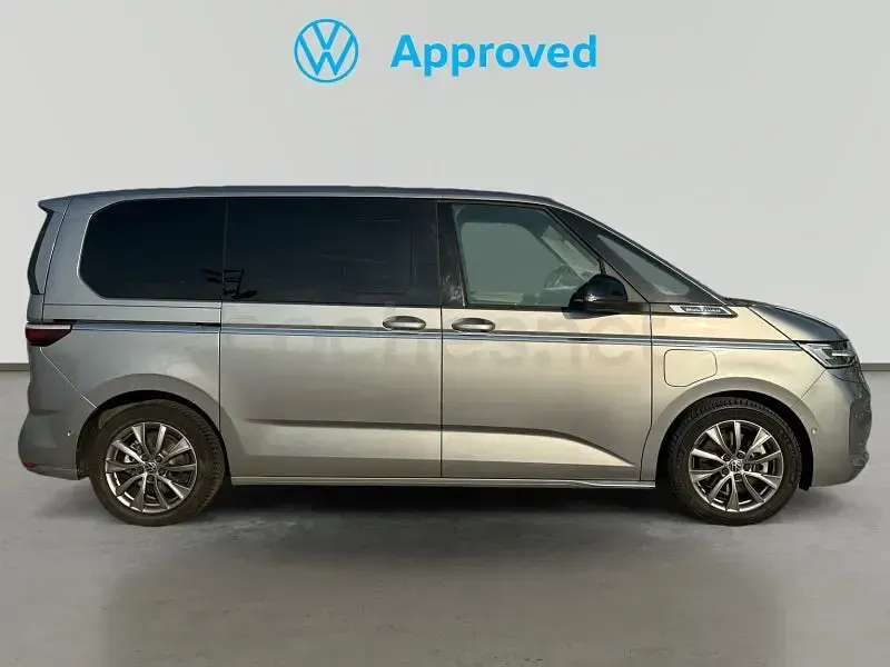 Usado VW Multivan Style 218 CV (160 kW) 2023 Gris / plata Monovolumen