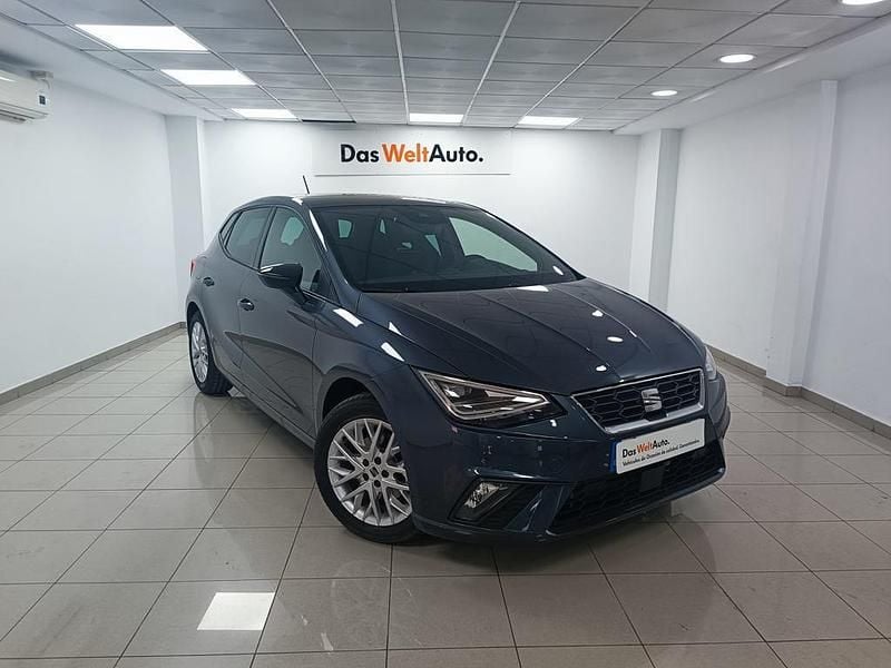 Gris Nuevo 2025 Seat Ibiza FR Berlina | 20.900 € (Precio justo) - Imagen 1/4