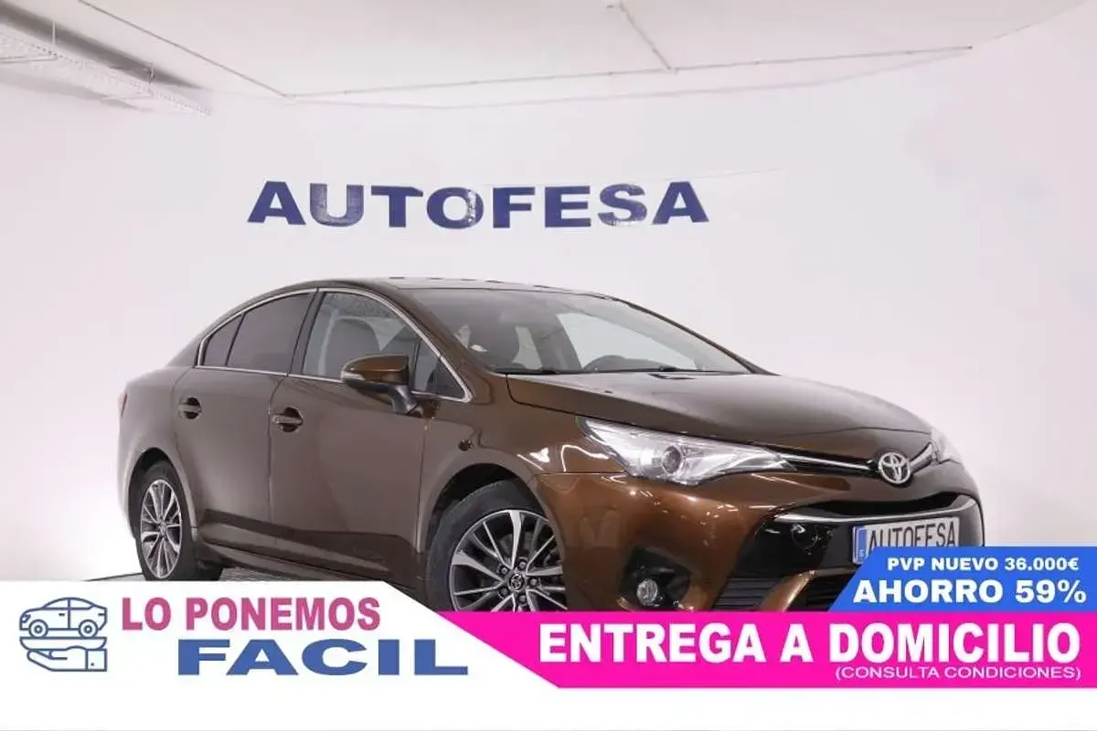 Usado Toyota Avensis Executive 150 CV (110 kW) 2015 Marrón Berlina