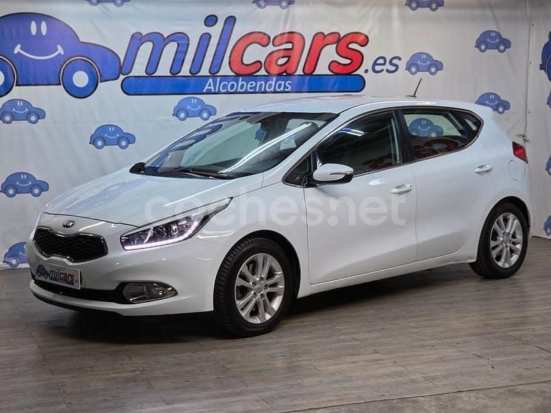 Blanco Usado 2014 Kia Ceed Utilitario | 7999 € (Un poco caro) - Imagen 1/3