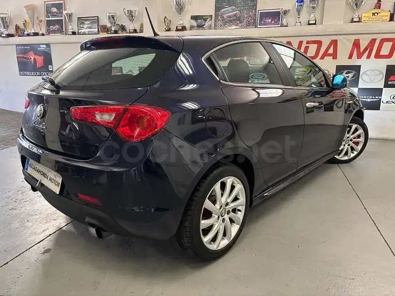 Usado Alfa Romeo Giulietta Distinctive 140 CV (102 kW) 2012 Azul Utilitario