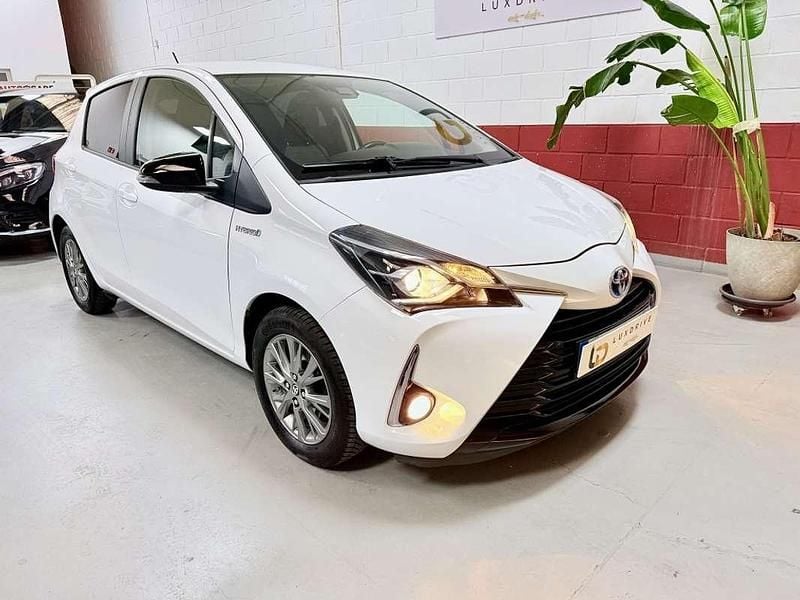 Usado Toyota Yaris Hybrid Active 100 CV (73 kW) 2020 Blanco Utilitario