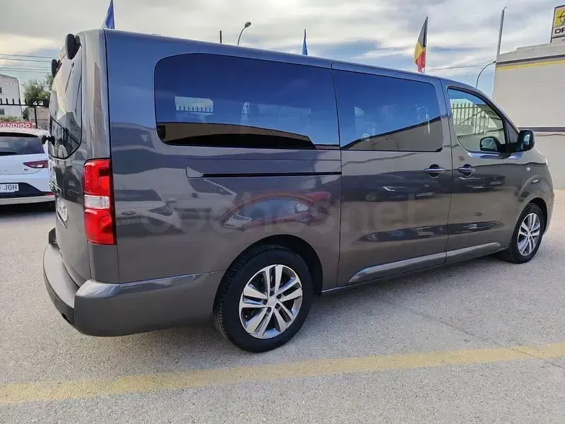 Usado Peugeot Traveller Active 177 CV (130 kW) 2021 Gris / plata Monovolumen