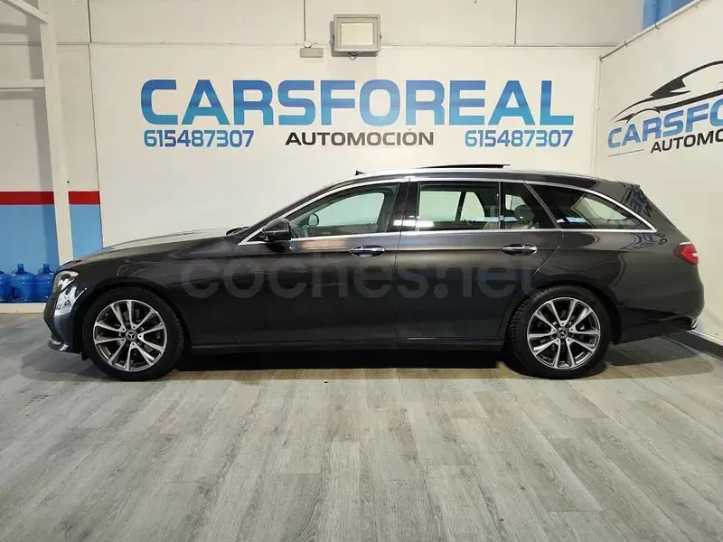 Usado Mercedes E220 194 CV (142 kW) 2022 Negro Familiar
