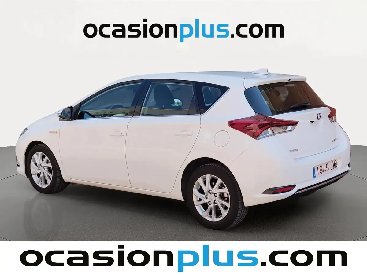 Usado Toyota Auris Hybrid Active 136 CV (100 kW) 2016 Blanco Berlina
