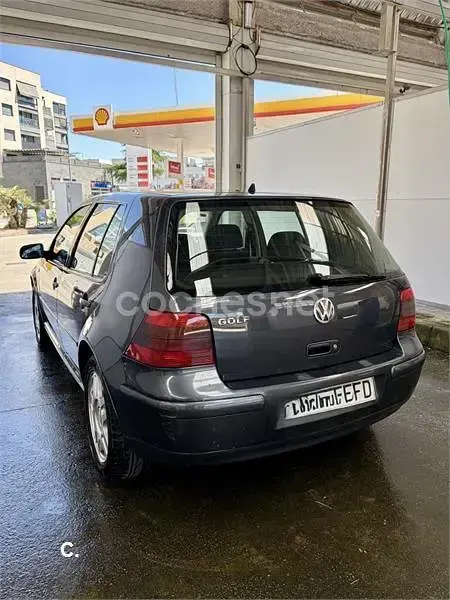 Usado VW Golf IV 110 CV (80 kW) 2001 Gris / plata Berlina