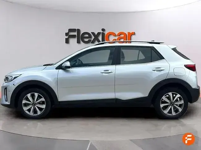 Usado Kia Stonic 100 CV (73 kW) 2024 Gris SUV