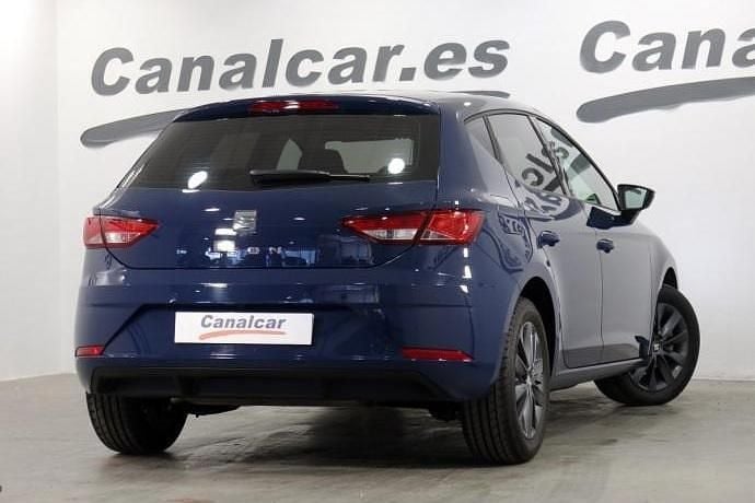 Usado Seat Leon Style 110 CV (80 kW) 2018 Azul Utilitario