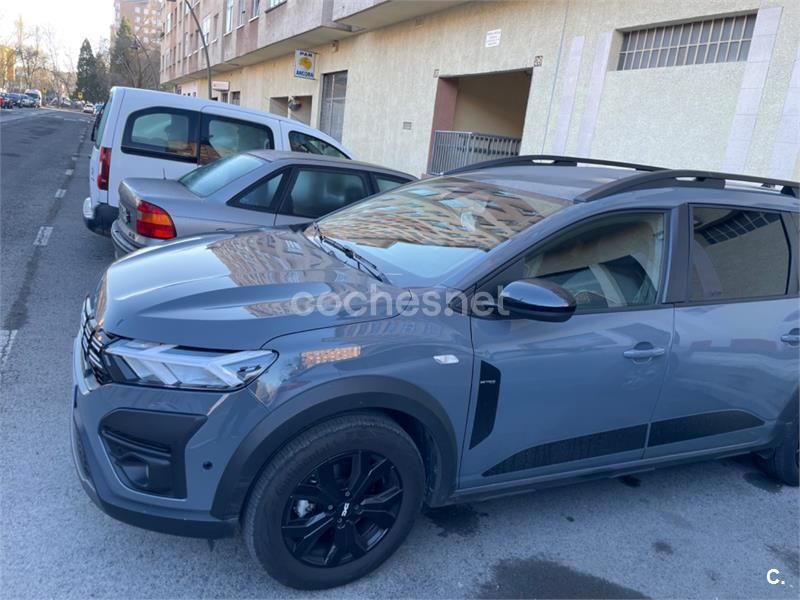 Usado Dacia Jogger Extreme 100 CV (73 kW) 2023 Gris / plata Monovolumen