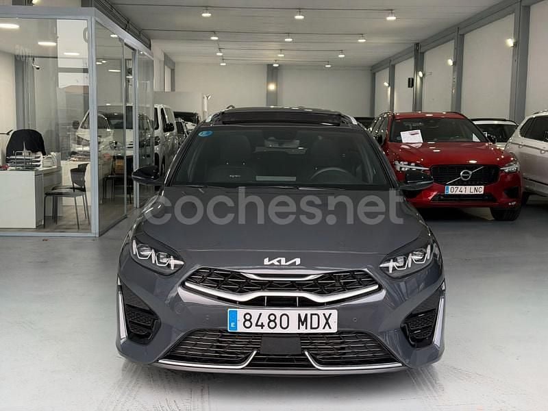 Usado Kia Ceed GT GT-Line 160 CV (117 kW) 2023 Gris / plata Familiar
