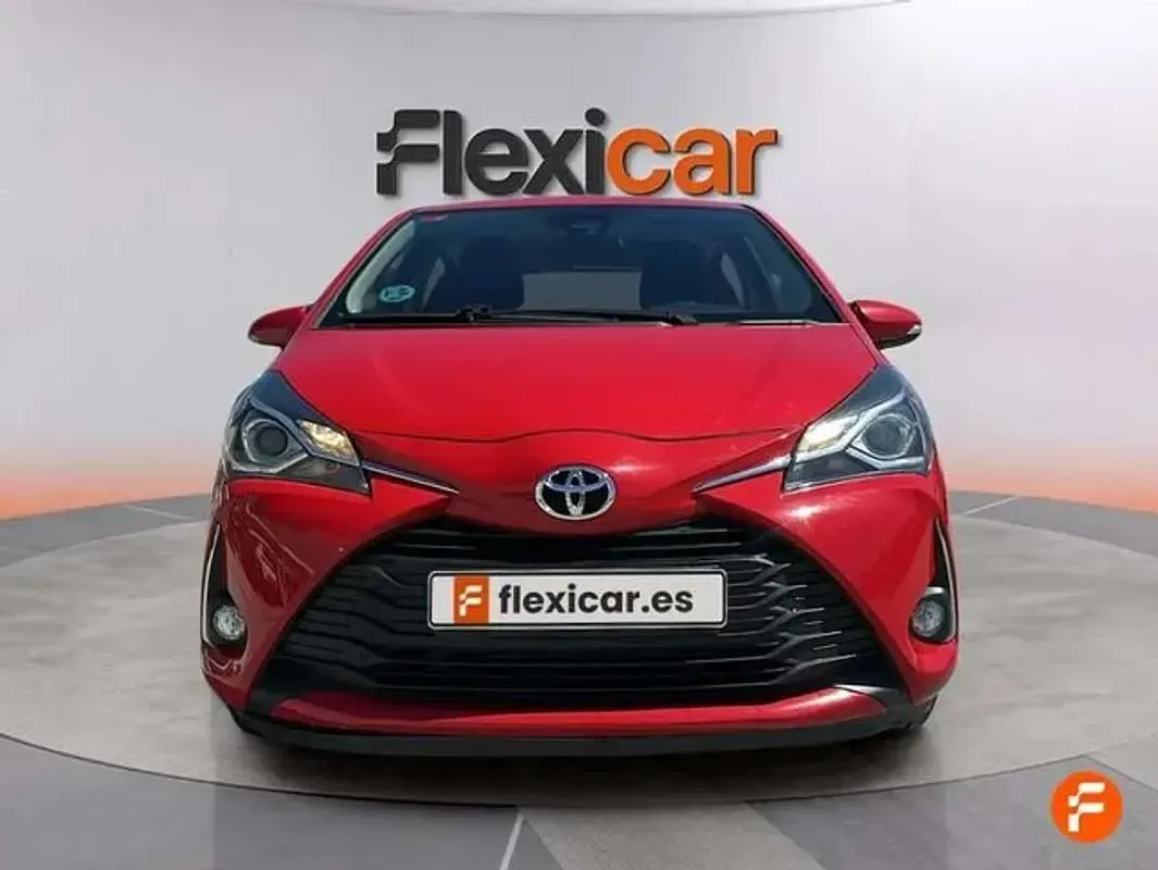 Begagnad Toyota Yaris Active 111 HK (81 kW) 2019 Röd Halvkombi