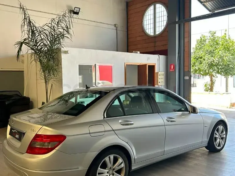 Usado Mercedes C200 136 CV (100 kW) 2010 Gris / plata Familiar