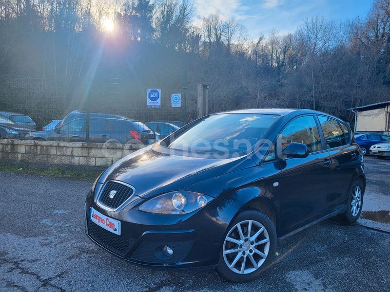 Usado Seat Altea Ecomotive 105 CV (77 kW) 2010 Negro Monovolumen