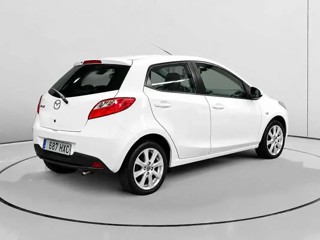 Usado Mazda 2 Style+ 75 CV (55 kW) 2014 Blanco Utilitario