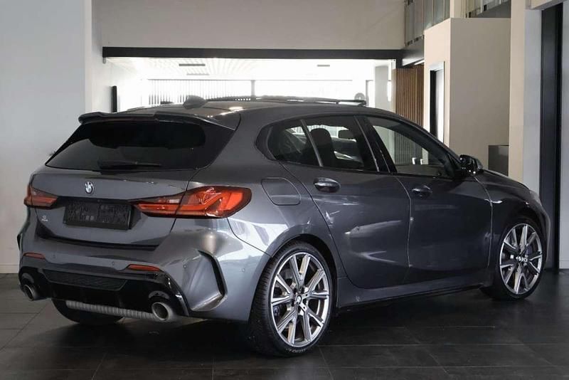 Usado BMW M135 Comfort Edition 306 CV (225 kW) 2021 Gris Utilitario