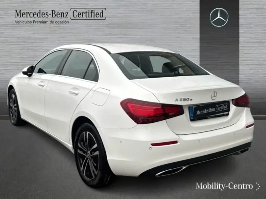 Usado Mercedes A250 163 CV (119 kW) 2025 Blanco polar Berlina