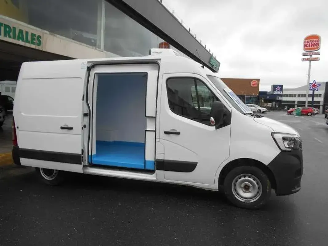 Usado Renault Master 135 CV (99 kW) 2022 Blanco Monovolumen