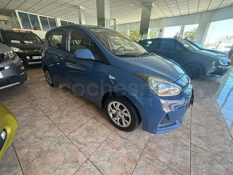 Usado Hyundai i10 Style 87 CV (63 kW) 2017 Azul Utilitario