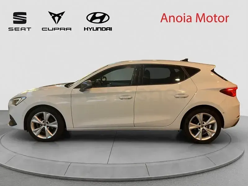 Usado Seat Leon FR 116 CV (85 kW) 2025 Blanco Berlina