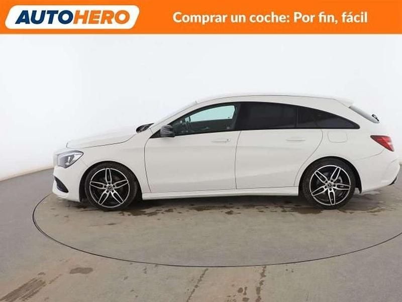 Usado Mercedes CLA180 Shooting Brake AMG line 122 CV (89 kW) 2018 Blanco Familiar