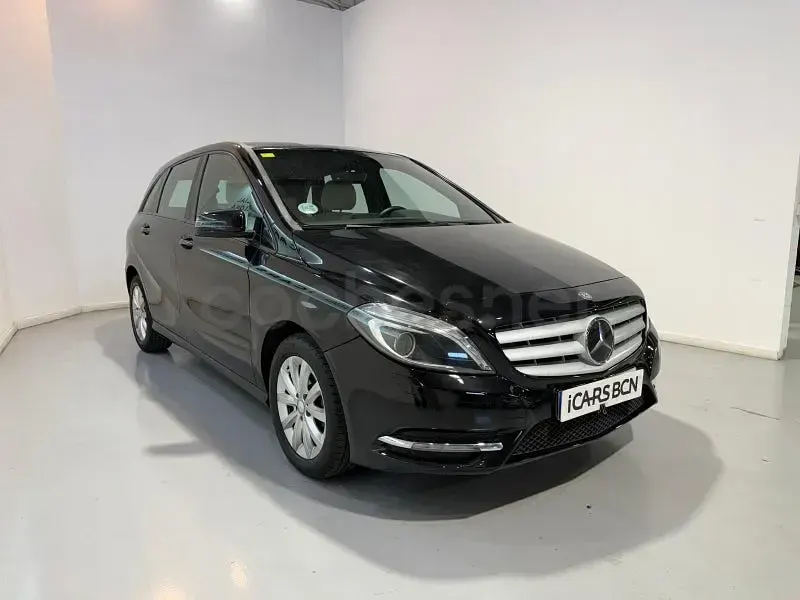 Usado Mercedes B180 109 CV (80 kW) 2013 Negro Monovolumen