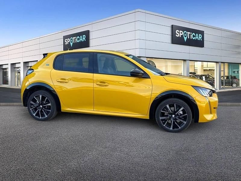 Usado Peugeot e-208 GT 114 kW (156 CV) 2024 Dorado Utilitario