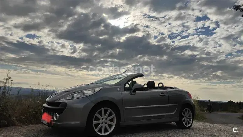 Usado Peugeot 207 CC 120 CV (88 kW) 2008 Gris / plata Descapotable