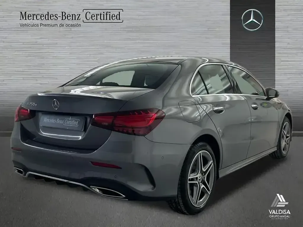 Usado Mercedes A250 AMG line 218 CV (160 kW) 2024 Gris Berlina