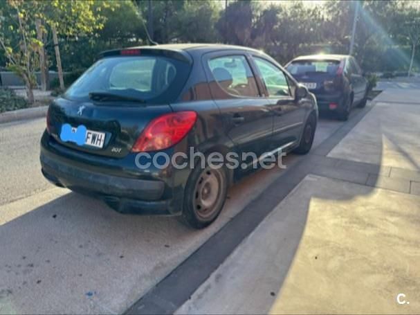 Negro Usado 2007 Peugeot 207 Berlina | 2500 € (Buen precio) - Imagen 1/4