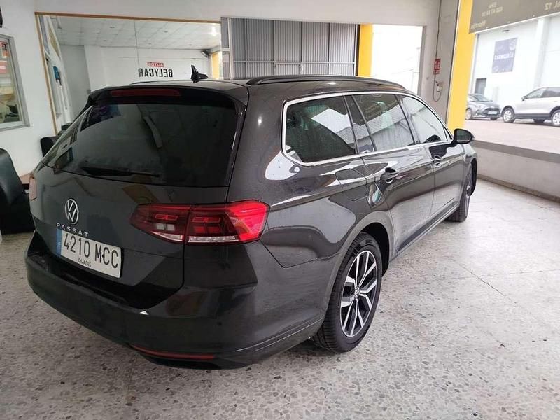 Usado VW Passat Executive 150 CV (110 kW) 2022 Gris Familiar