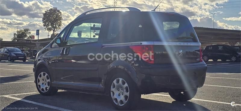 Usado Peugeot 1007 90 CV (66 kW) 2006 Negro Monovolumen