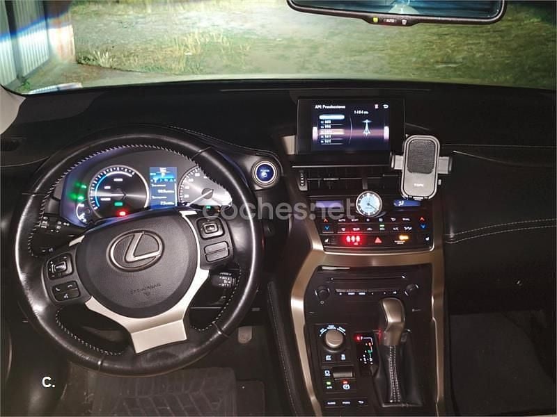 Usado Lexus NX300h Executive Line 197 CV (144 kW) 2017 Gris / plata SUV