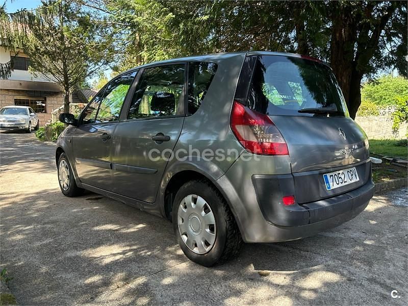 Usado Renault Scénic II Authentique 100 CV (73 kW) 2004 Verde Monovolumen