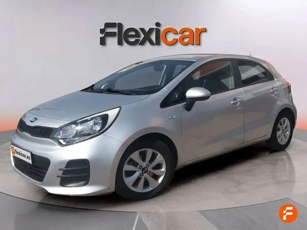 Usado Kia Rio 84 CV (61 kW) 2017 Gris Utilitario