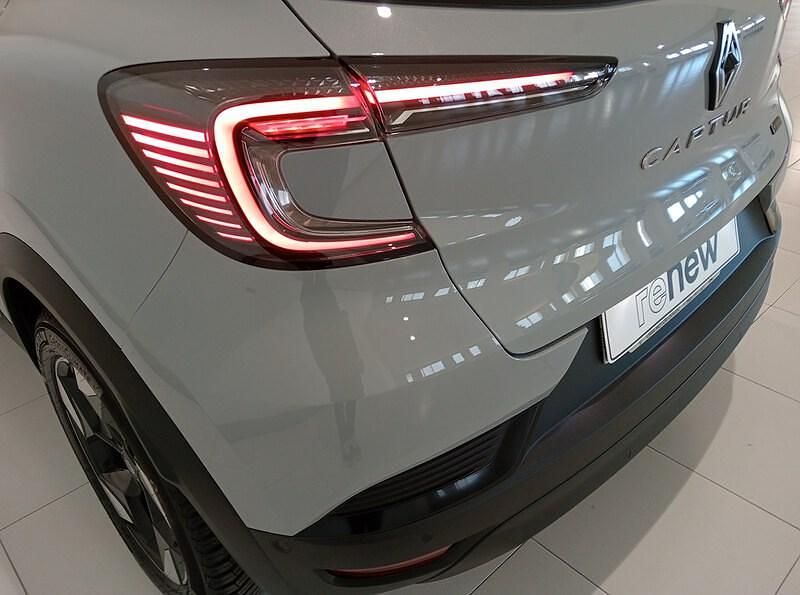 Usado Renault Captur Techno 140 CV (102 kW) 2025 Gris SUV