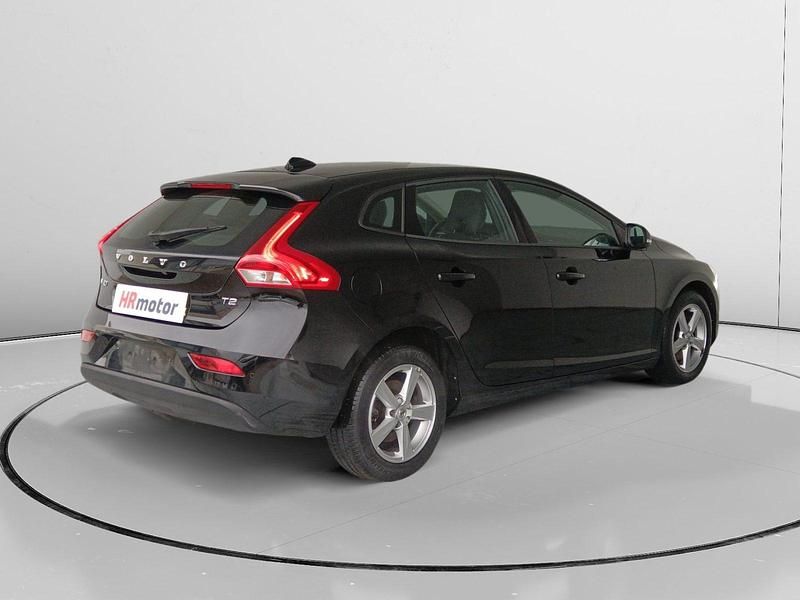 Usado Volvo V40 Momentum 122 CV (89 kW) 2016 Negro Utilitario