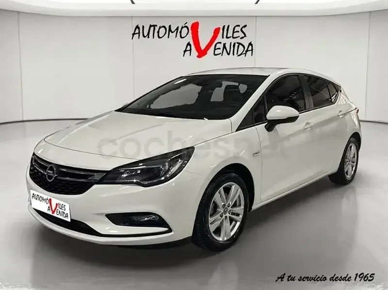 Usado Opel Astra Selective 105 CV (77 kW) 2018 Blanco Berlina