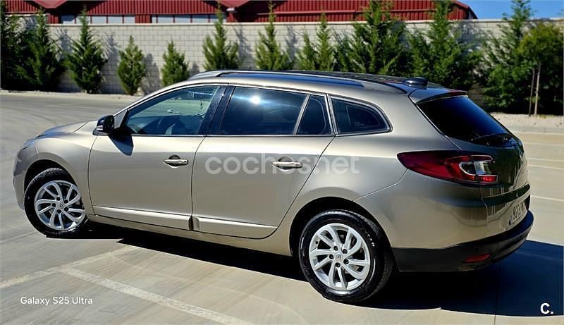 Usado Renault Mégane GrandTour Privilege 130 CV (95 kW) 2012 Beige Familiar