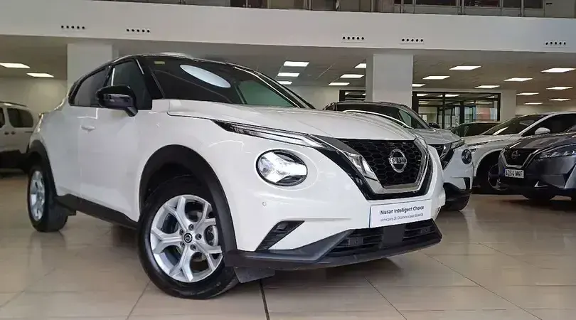 Usado Nissan Juke N-Connecta 114 CV (83 kW) 2020 Lunar white (metalizado) techo SUV