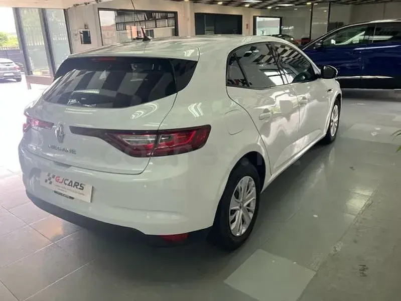 Usado Renault Mégane Intens 90 CV (66 kW) 2016 Blanco Berlina