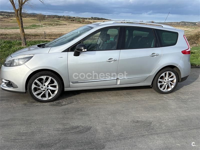 Usado Renault Scénic III Bose Edition 130 CV (95 kW) 2016 Gris / plata Monovolumen