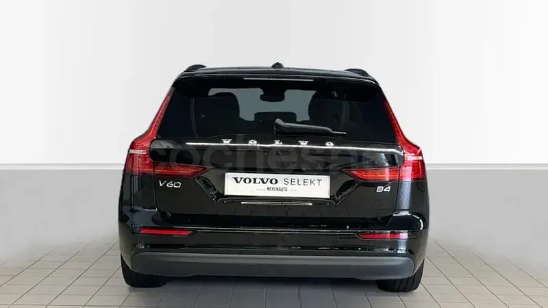 Usado Volvo V60 Core 197 CV (144 kW) 2022 Negro Familiar